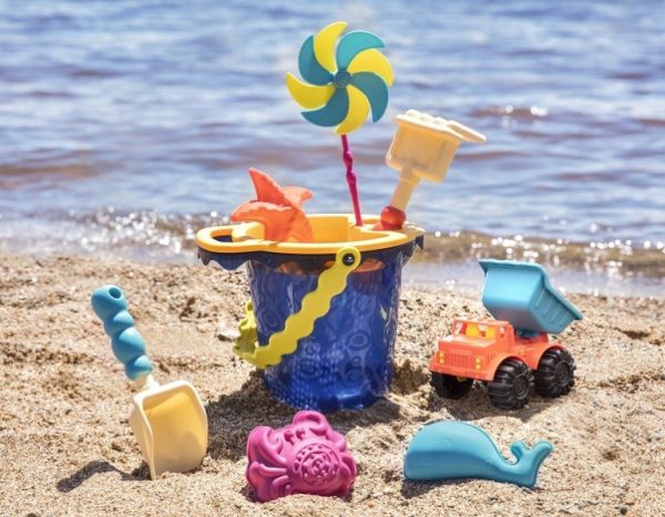 B. TOYS Sands Ahoy! – wiaderko z akcesoriami do piasku